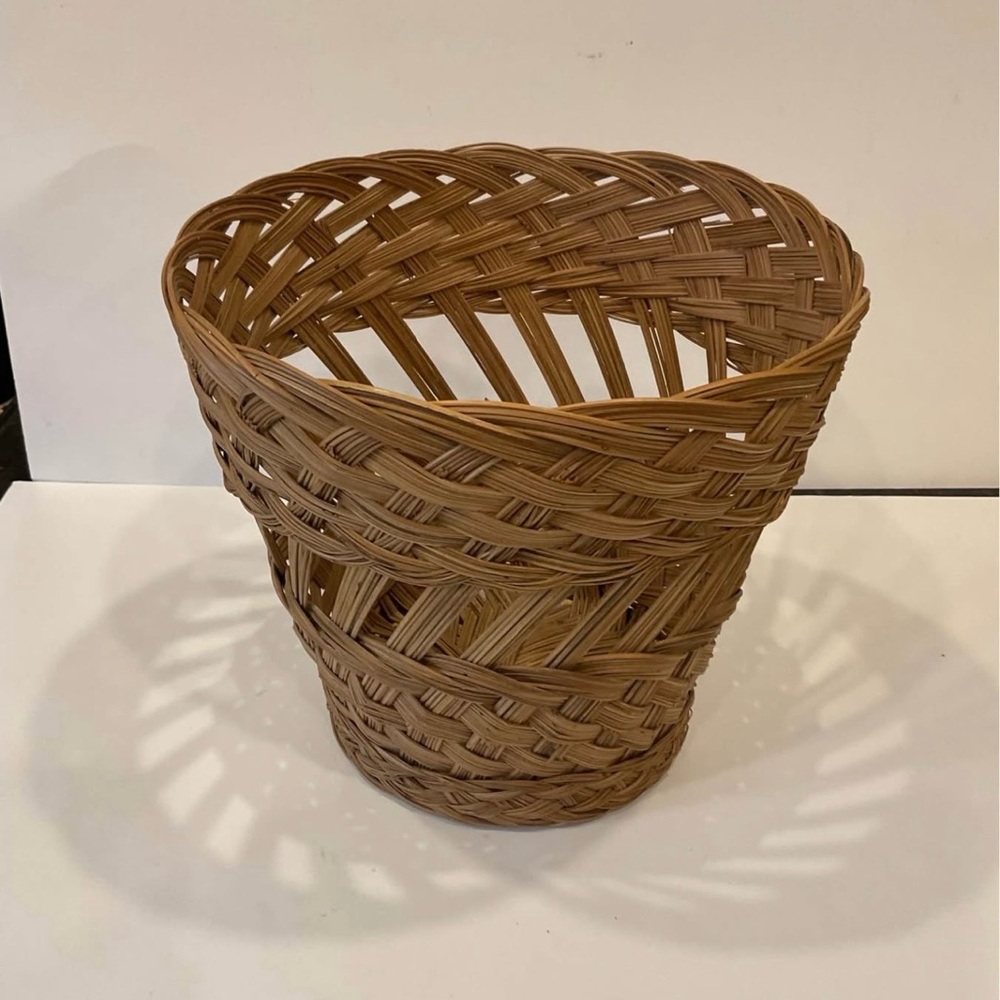 NICE WOVEN VINTAGE WASTEBASKET
